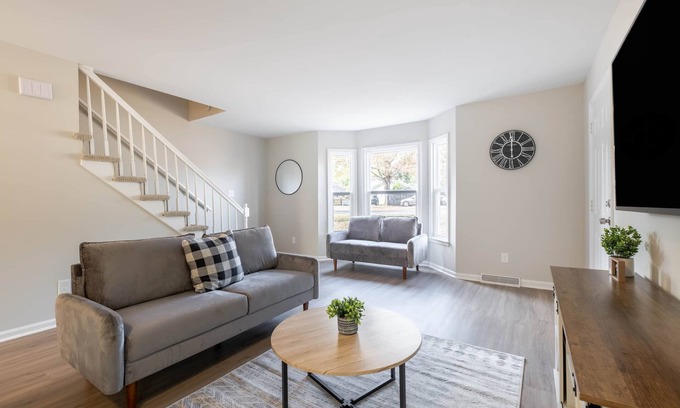 Charlotte House | Stunning Southpark/Cotswold Townhome