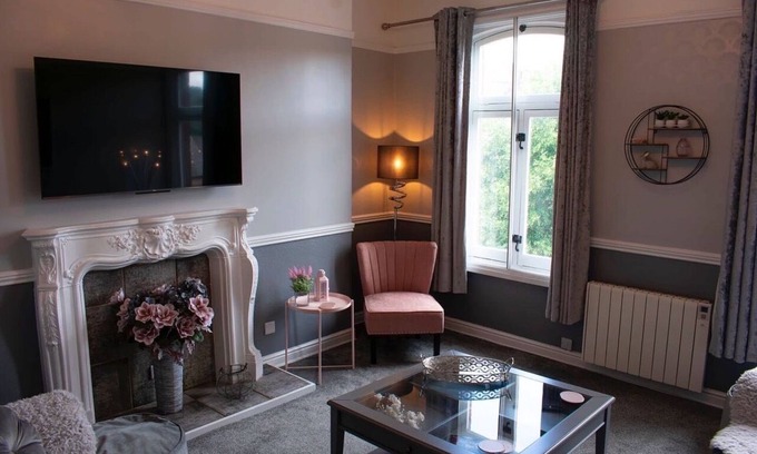 Belper Apartment | Stunning Spacious one Bedroom Apartment in Courtyard Location, Central to Town