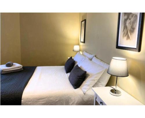 Solihull Apartment | Stunning stay 6 minutes from NEC and Birmingham Airport