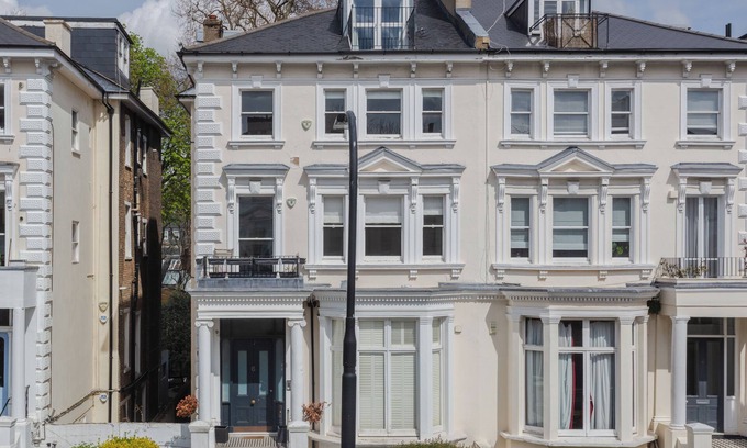South Hampstead Condo | Stunning + Stylish 1 Bed Apartment in Belsize Park