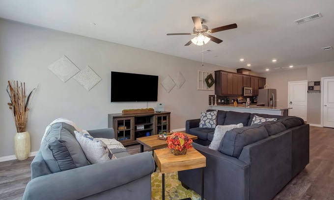 Denton House | Stunning Townhome Retreat in Denton, TX - Your Perfect Getaway!
