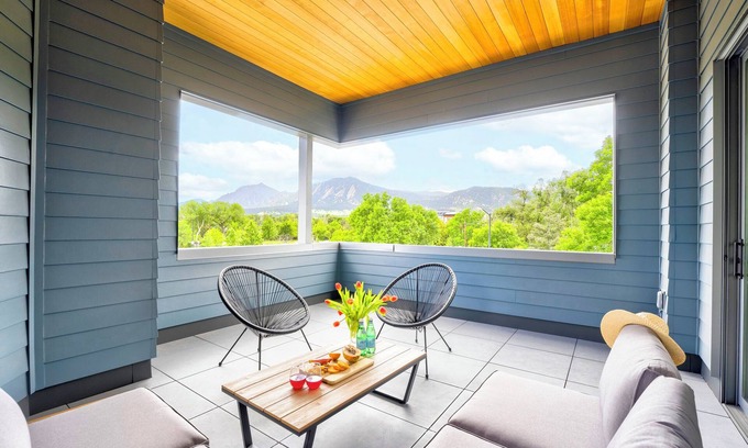 Whittier House | Stunning Townhouse Steps to Downtown, CU & Hiking Trails
