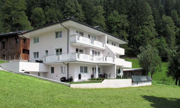 Ramsau im Zillertal House | Stunning villa for 10 guests with WIFI, TV, terrace, pets allowed and parking
