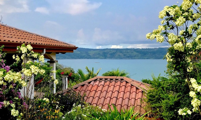 Tronadora House | Stunning views of Lake Arenal and Volcano in Secure, Gated Vacation Community