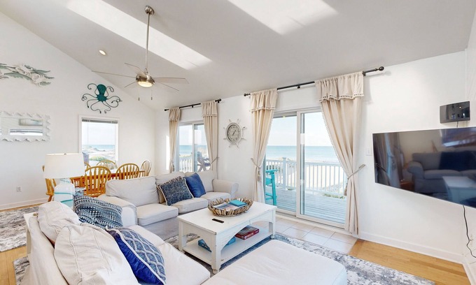 Corolla House | Stunning views, wild horses & modern comforts for a unique beachfront experience