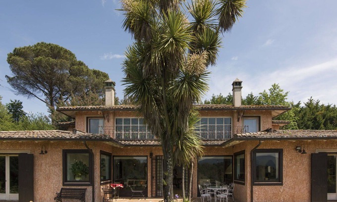 Genazzano Villa | Stunning villa for 14 guests with hot tub, A/C, pool, WIFI, TV, pets allowed and parking