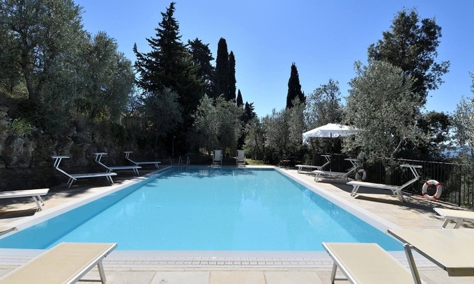 Loro Ciuffenna Villa | Stunning villa for 12 guests with WIFI, private pool, TV, patio, pets allowed and panoramic view