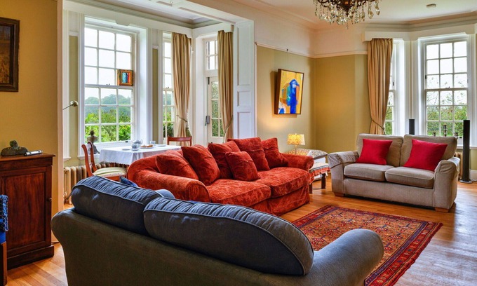 Carlisle House | Stunning villa for 19 guests with hot tub, WIFI, TV, terrace and pets allowed