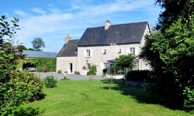 Biniville House | Stunning villa for 7 guests with WIFI, TV, terrace, pets allowed and parking