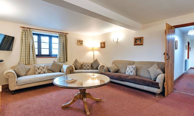 Craven Arms House | Stunning villa for 8 people with WIFI, pool and terrace