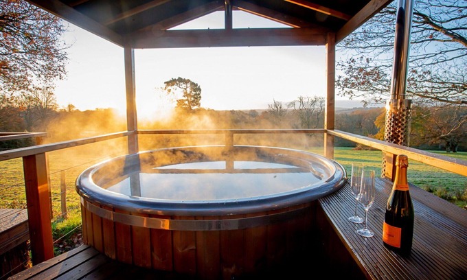 Chiddingstone Hoath House | Stunning villa for 4 guests with WIFI and parking