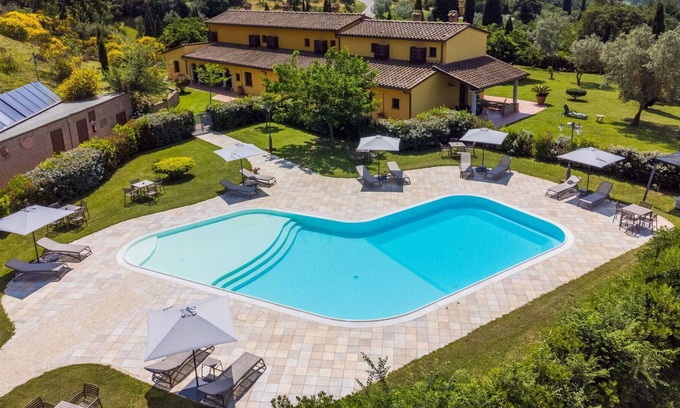 Capraia e Limite Villa | Stunning villa for 6 people with WIFI, pool, A/C, TV and parking