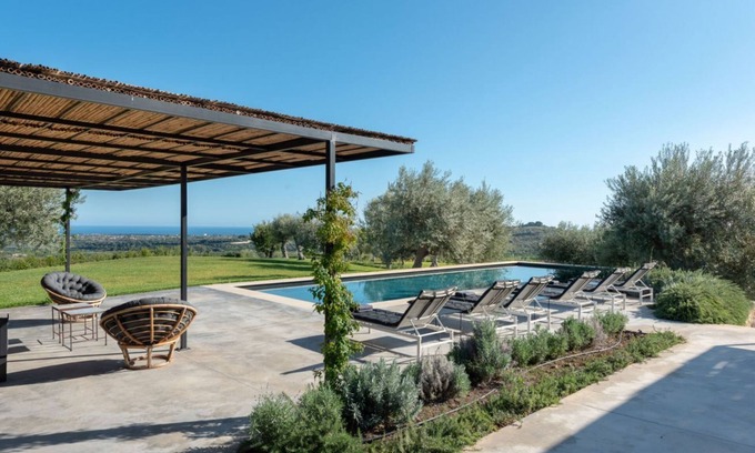 Avola Villa | Stunning villa with pool and sea view near Noto