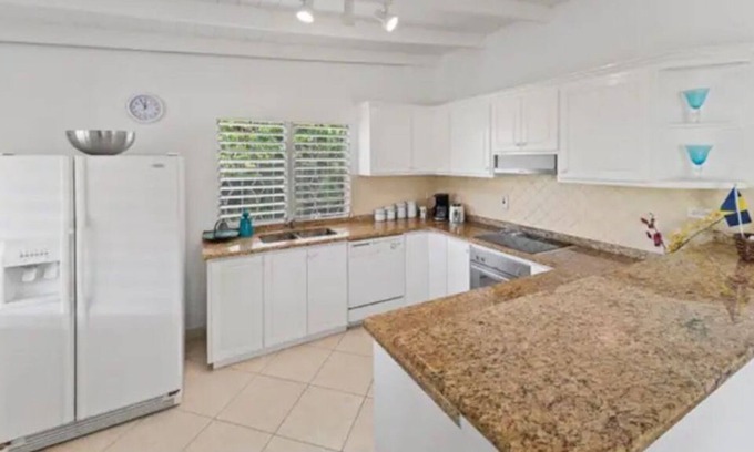 Halcyon Heights Villa | Stunning villa with saltwater pool & scenic porch