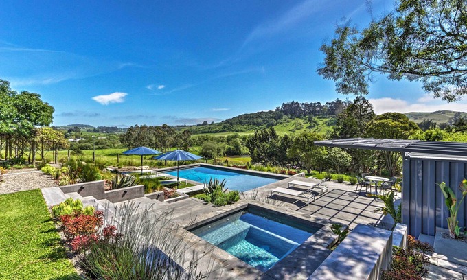 Sebastopol House | Stunning West Sonoma Retreat with Spectacular Pool, Gardens and Views