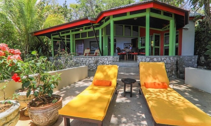 West End Villa | Stunnning & Private Seafront Villa