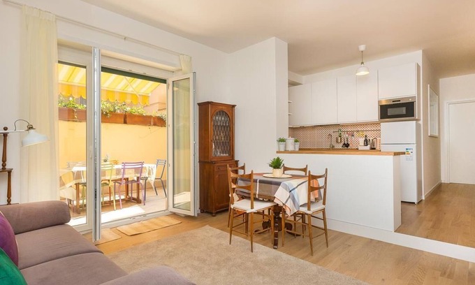 Campitelli Apartment | Stupendo appartamento dal design moderno ericercato, al primo piano in Via Annia