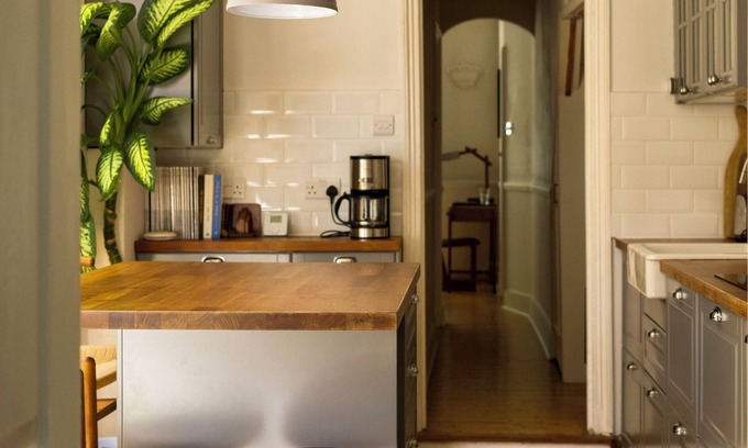 William Morris Apartment | Stylish 1-bed with tranquil private garden in Walthamstow