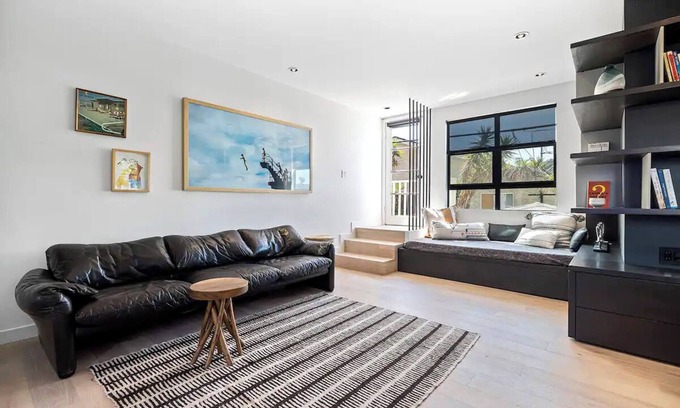 Elysian Heights Apartment | Stylish 1-Bedroom Apartment in Amazing Los Angeles with Balcony