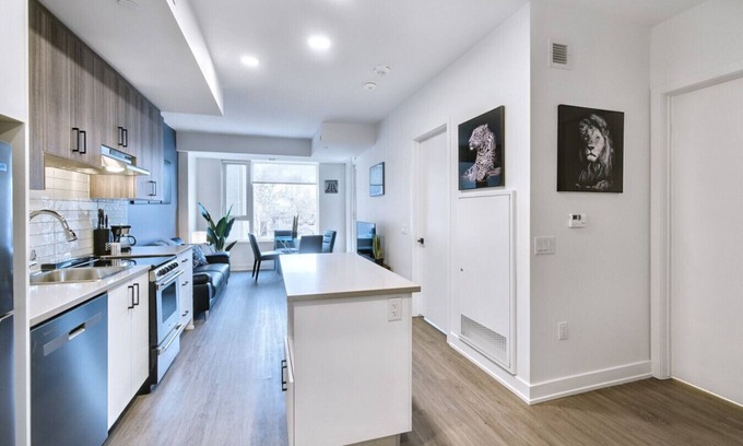 Centretown West Apartment | Stylish 1BR in Little Italy near Dows Lake