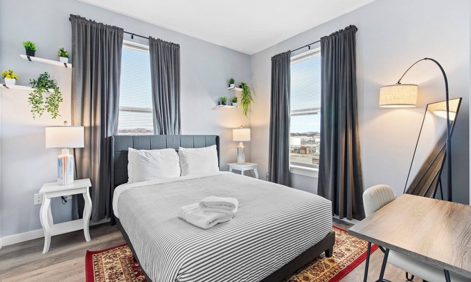 Everett Apartment | Stylish 1BR Near Encore 8727