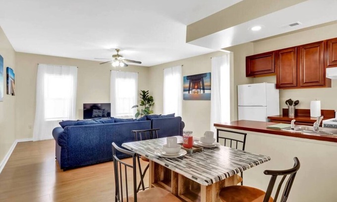 Graduate Hospital Apartment | Stylish 1BR: Prime Location