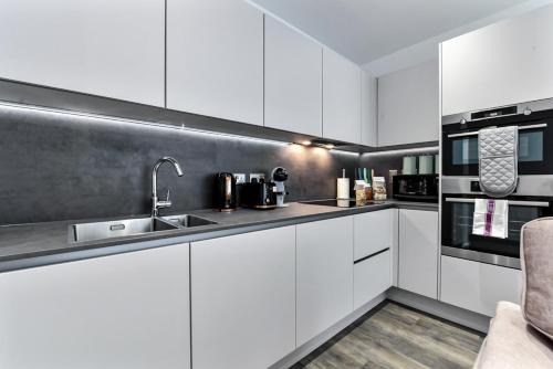 Springfield Apartment | Stylish 2-BD for Trendy Urban Travelers - Sleeps 5