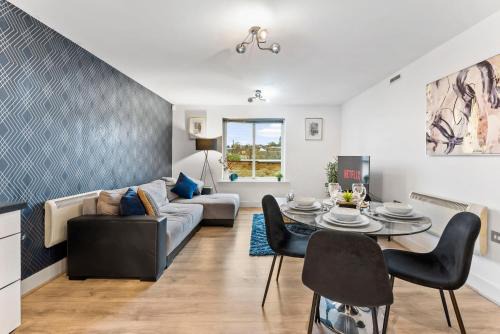 Healey Lane Apartment | Stylish 2 Bed 2 Bath Abode with Parking
