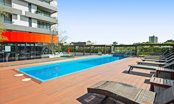 Richmond North Apartment | Stylish 2-Bed Apartment Near MCG