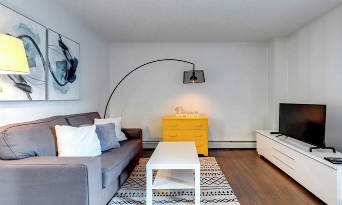 Mission District Condo | Stylish 2-bed condo right in the heart of the action on 17th Ave.