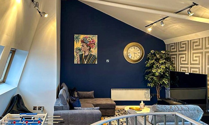 Belle Vue Apartment | Stylish 2-Bed Duplex Apartment with Parking