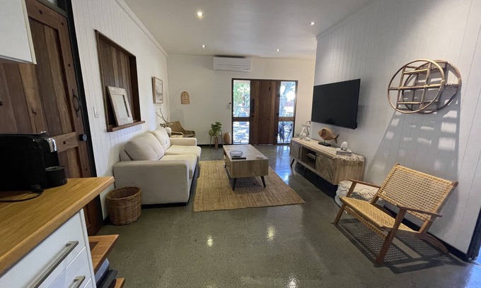 Mitchells Island House | Stylish 2 bedroom Guesthouse - 1 minute from the beach.