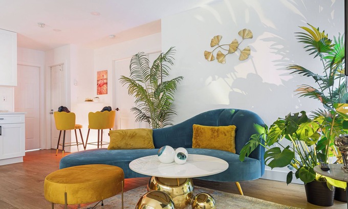 Port Coquitlam House | Stylish 2-bedroom Miami Vibe Getaway with High Speed WiFi access