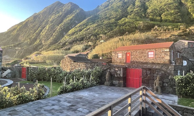 Calheta House | Stylish 2 Bedroom Stone House With Stunning Views, São Jorge, Azores (Vista)