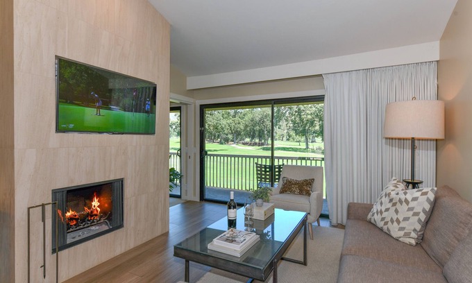 Napa Condo | Stylish 2 king bed w/ensuite bath. Lush Golf Course view! Perfect for 2 couples!