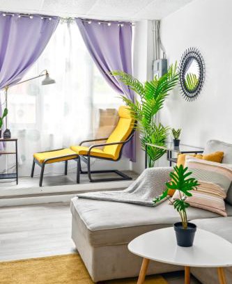 Chinatown Apartment | Stylish 2BR Apartment-walk to China Town