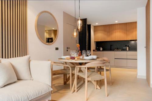 Estepona Apartment | Stylish 2BR in Estepona, Walk to Beach & Old Town