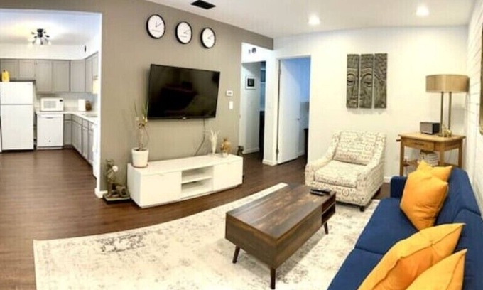 Water Hill House | Stylish 2BR in Historic WaterHill/Walk to Downtown & The Big House