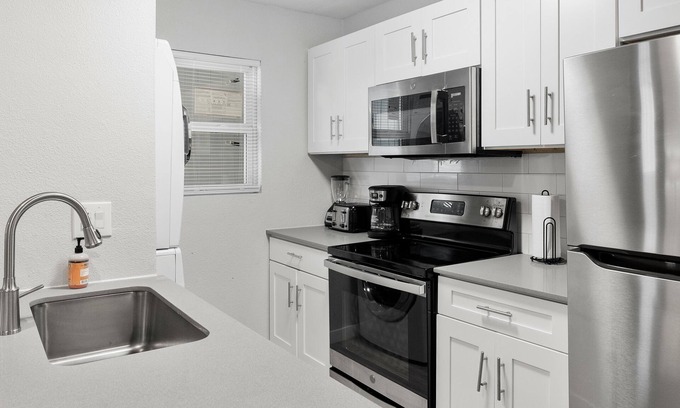 Hyde Park Apartment | Stylish 2BR Near UT 5122