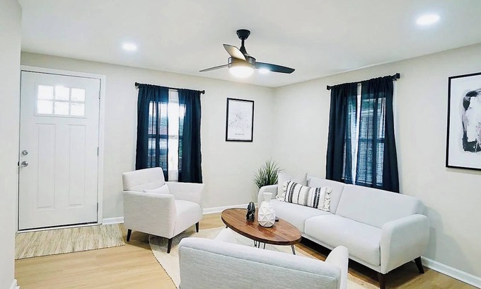 East Durham House | Stylish 3-bedroom home 9 min to Duke 20 min to UNC