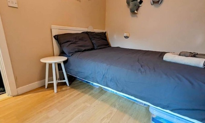 Sandycove House | Stylish 3BR Dun Laoghaire Home Nr. Beach & Train