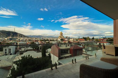Avlabari Apartment | Stylish 3BR Duplex in Avlabari - By Wehost