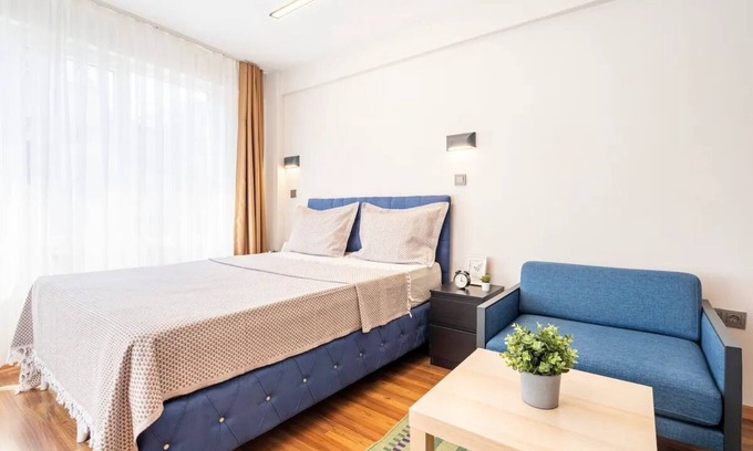 Old City Apartment | Stylish 3rd-Floor Studio - Fully Equipped - Fast WiFi & AC