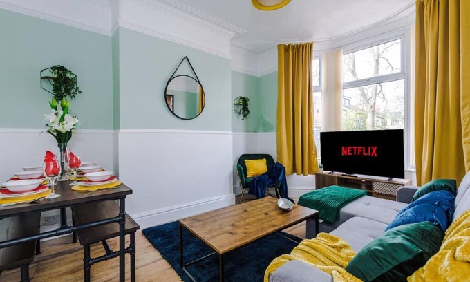Liverpool Apartment | Stylish 4 Bed House - 10 Mins From The Centre
