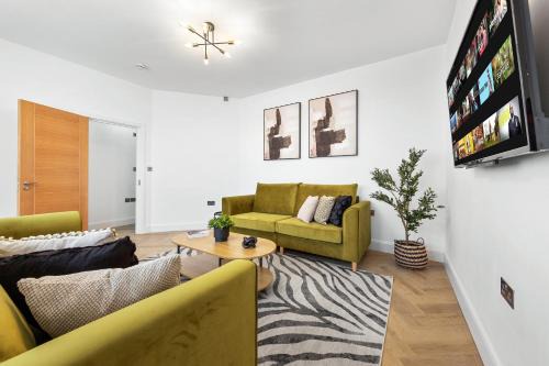 Marlborough Apartment | Stylish 4 bedroom I extended stays I contractors