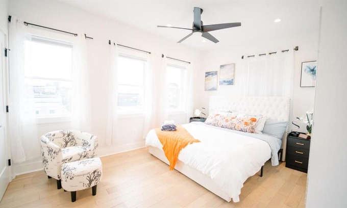 Park View Villa | Stylish 4BR 4BA Rooftop Deck & Private Parking!
