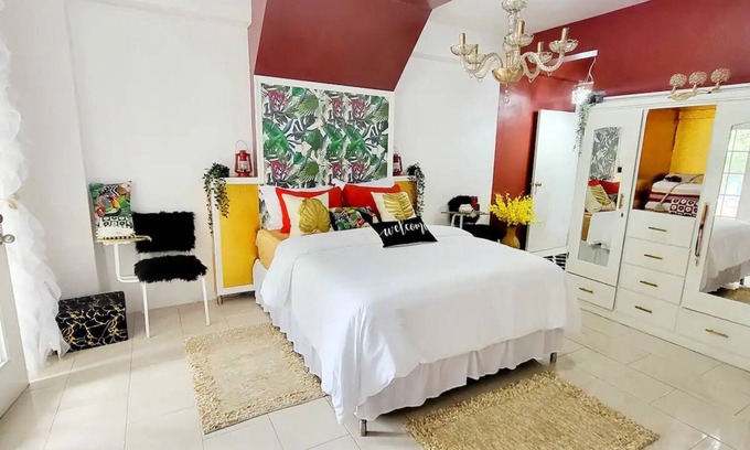 Eastwood Park Villa | Stylish 8BR Central In Halfway Tree @Kingston Manor