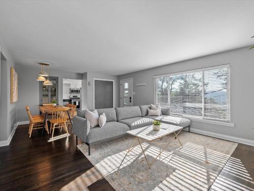 Millvale House | Stylish and Bright 3Bd Home, Amazing Deck, Game Room, Free Parking