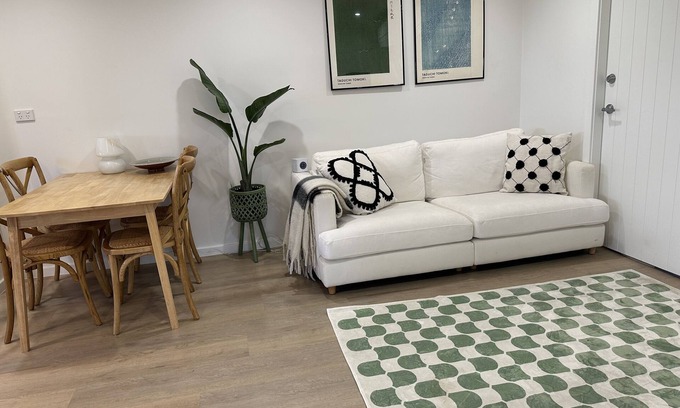 Dee Why Apartment | Stylish and central 2 Bedroom Granny Flat walk to beach and cafes