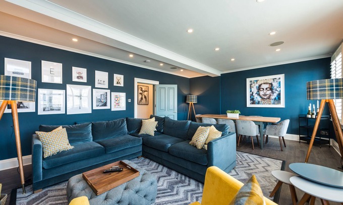 New Town Apartment | Stylish and chic apartment on Charlotte Square